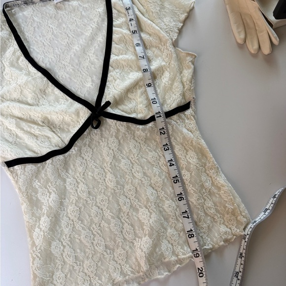 UO Kimchi Blue Cream Lace V Neck Babydoll Sheer Bow Cap Sleeve Blouse Top Medium - Picture 6 of 6